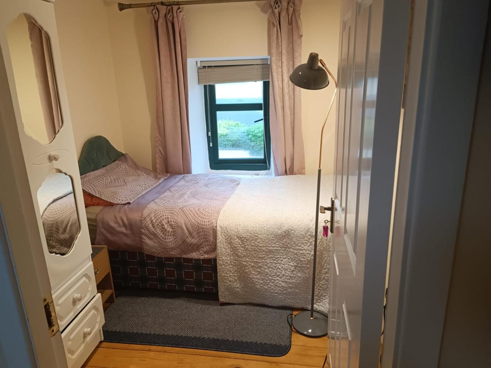 Bernie'S Place Castlebar Room photo